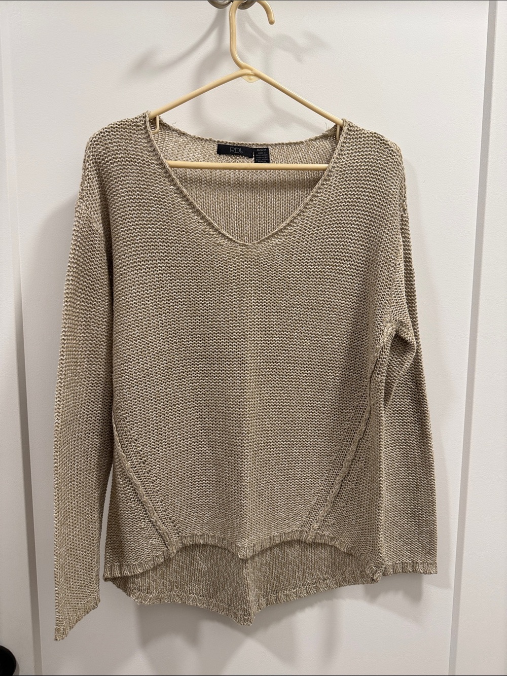 RDI Women's Beige V-Neck Knit Sweater